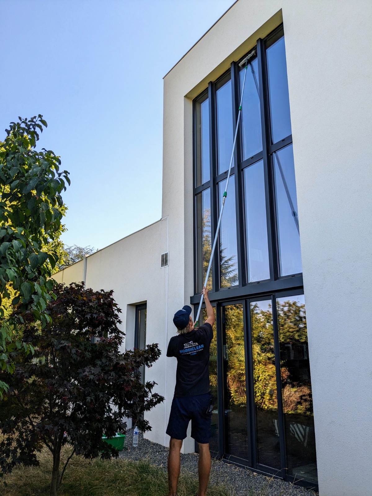 Comment nettoyer des vitres difficilement accessibles ?